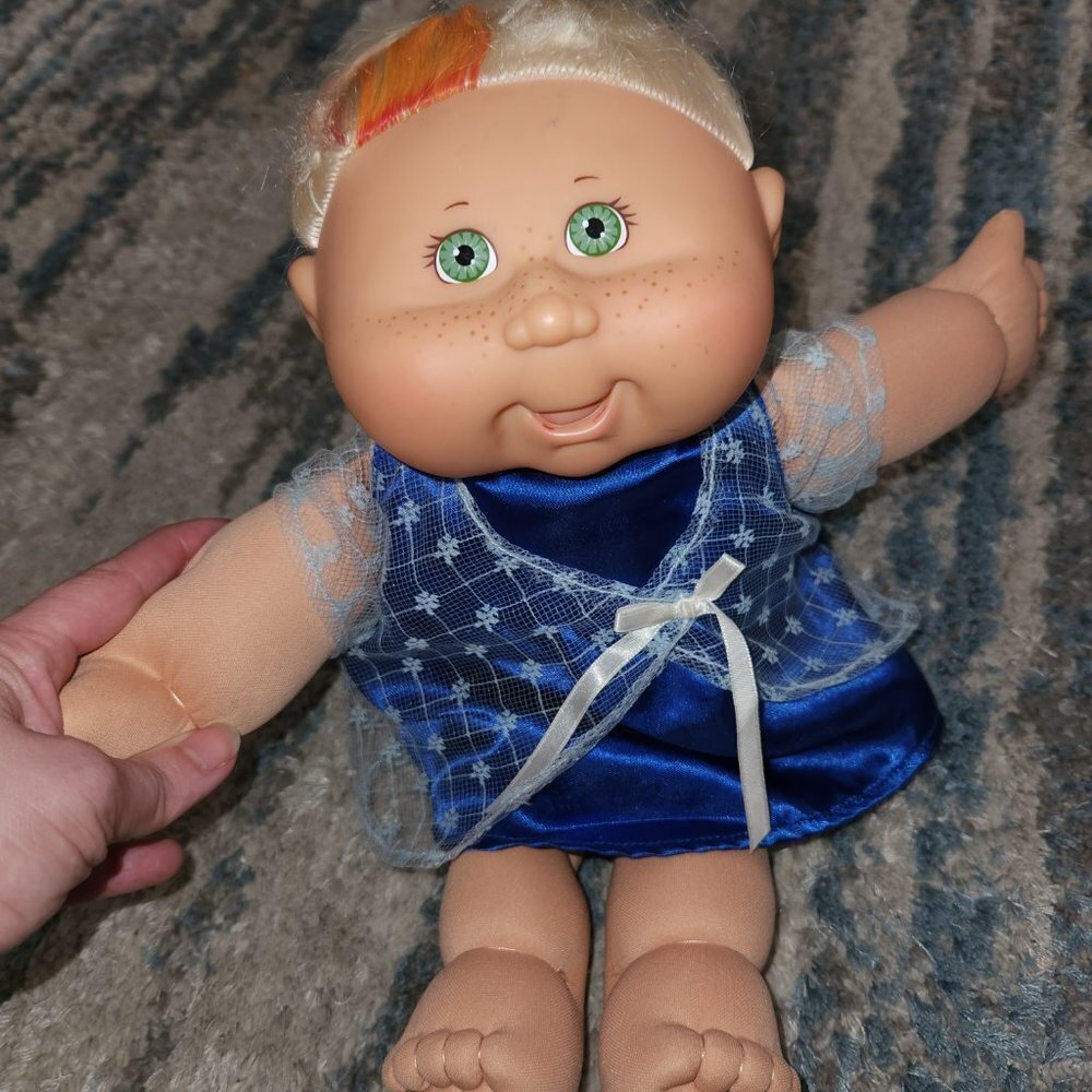 Cabbage Patch Doll Blonde Green Eyes  || GUC - Picture 10 of 12